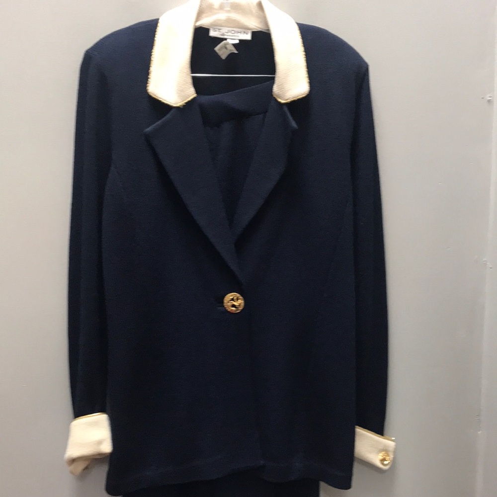 St. John separates navy with ivory and gold size M